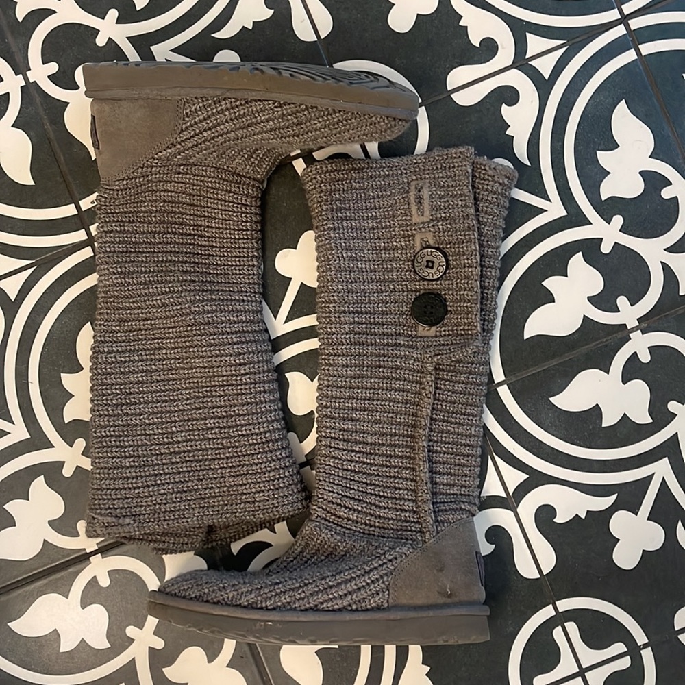sweater uggs size 8